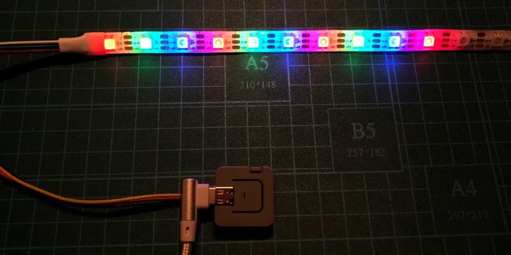 LEDテープライト赤、緑、青交互点灯