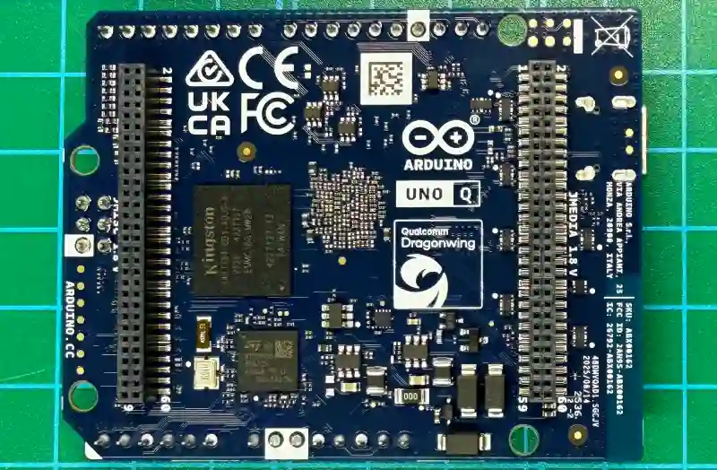 Arduino Uno Q本体外観