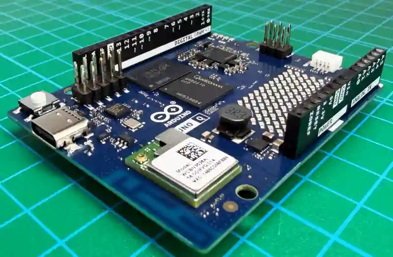 Arduino Uno Q本体外観