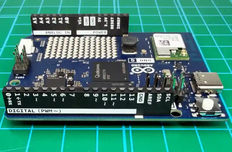 Arduino Uno Q本体外観