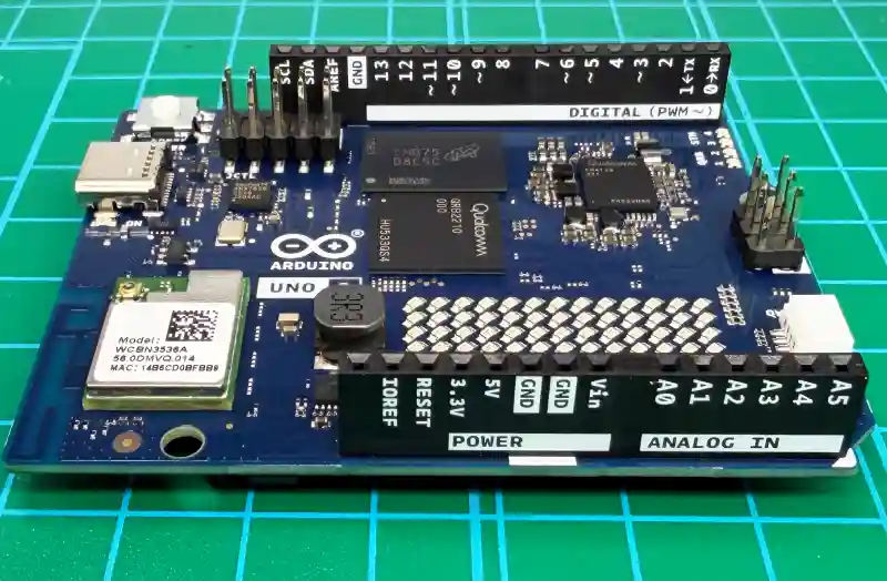 Arduino Uno Q本体外観